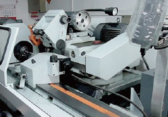 金属加工・機械加工の工場内